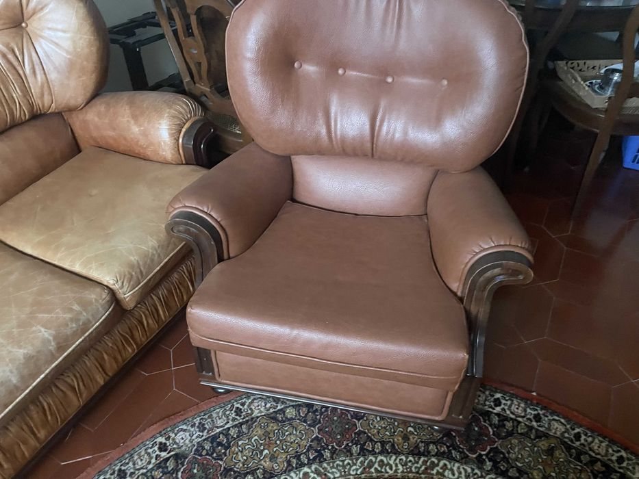 Sofas em couro antigo