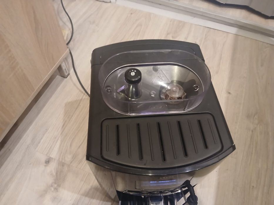 Krups EA8170 ekspres do kawy ze spieniaczem mleka