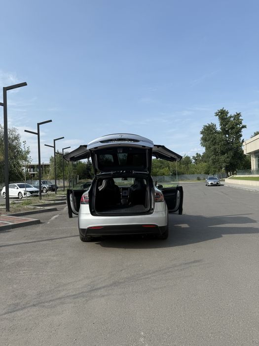 Продам Tesla X 100 D