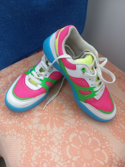 Крассовки женские  40 размер