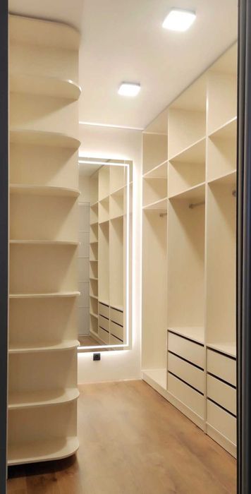 Гардеробная комната, встроенный шкаф купе, раздвижная система.