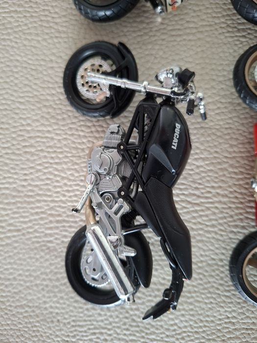 Colecção 4 motas Ducati Maisto anos 90