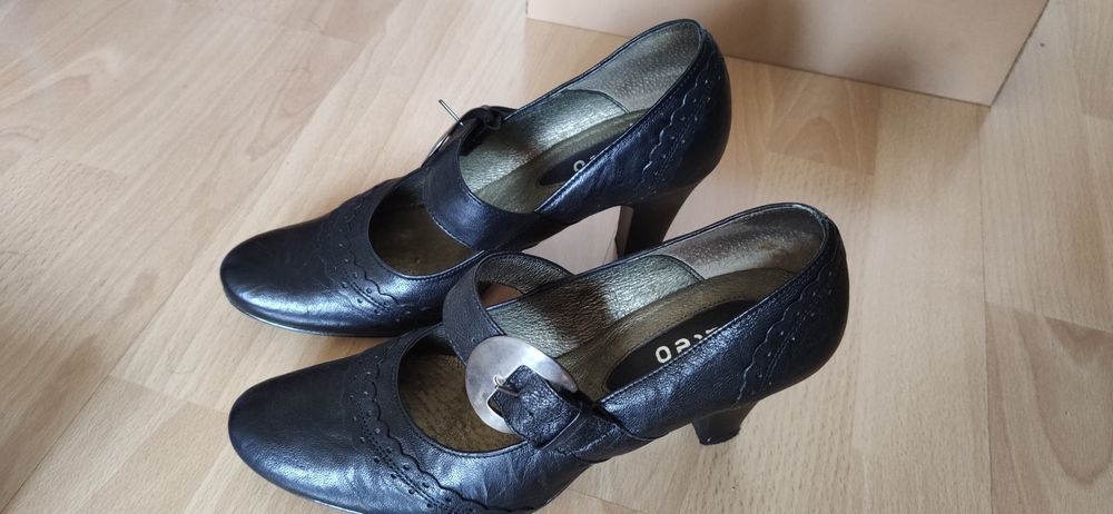 Eleganckie czółenka Mateo rozm. 37