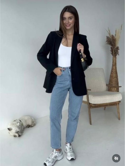 Жіночий піджак в чорному кольорі 42 р.