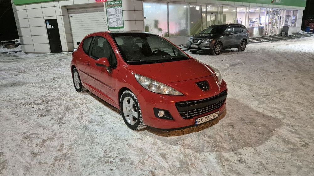 Продам свою крихітку у шикарному червоному кольорі