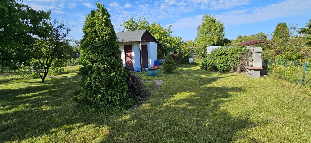 Działka ROD z altanką, wodą,prądem i placem zabaw