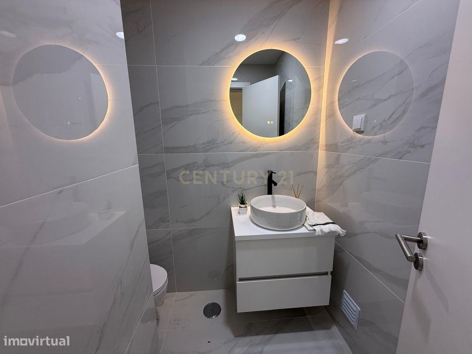 Apartamento T3 Renovado com Suite, Varanda e Cozinha Totalmente Equipa