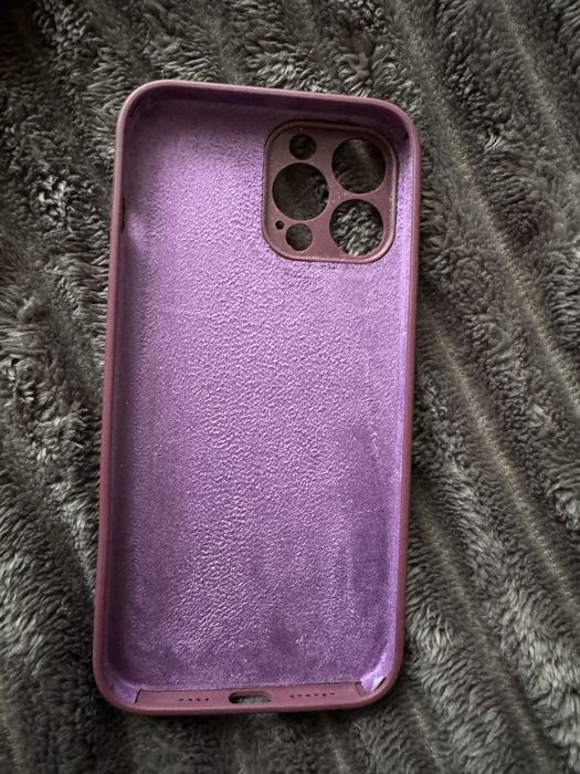 Продам 2 чехла до iphone 13pro max