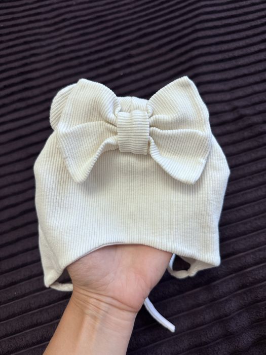 Шапка демісезонна осіння на дівчинку біла з бантом 40 42 44 6-9-12 міс