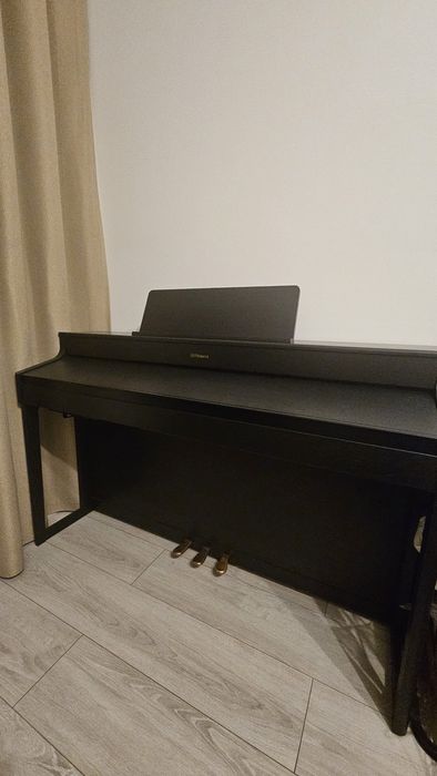 Roland HP702 - stan bardzo dobry
