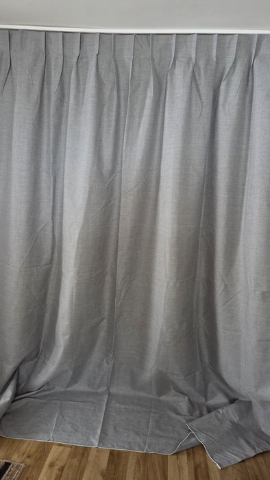 Zasłona zaciemniająca szara wys 2,40 m szer2,34 m.