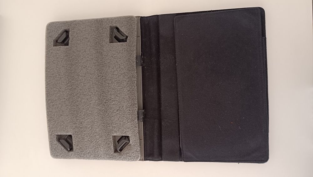 Capa com Teclado para  iPad e tablets 9" e 10.1"