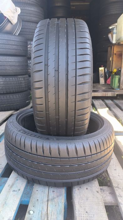 Резина 225.40.R18.Ціна вказана за 1 шт.