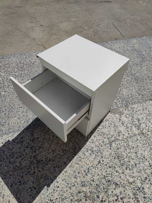 mesa de cabeceira Ikea