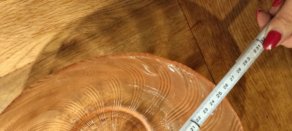 Szklana misa w odcieniu brzoskwini