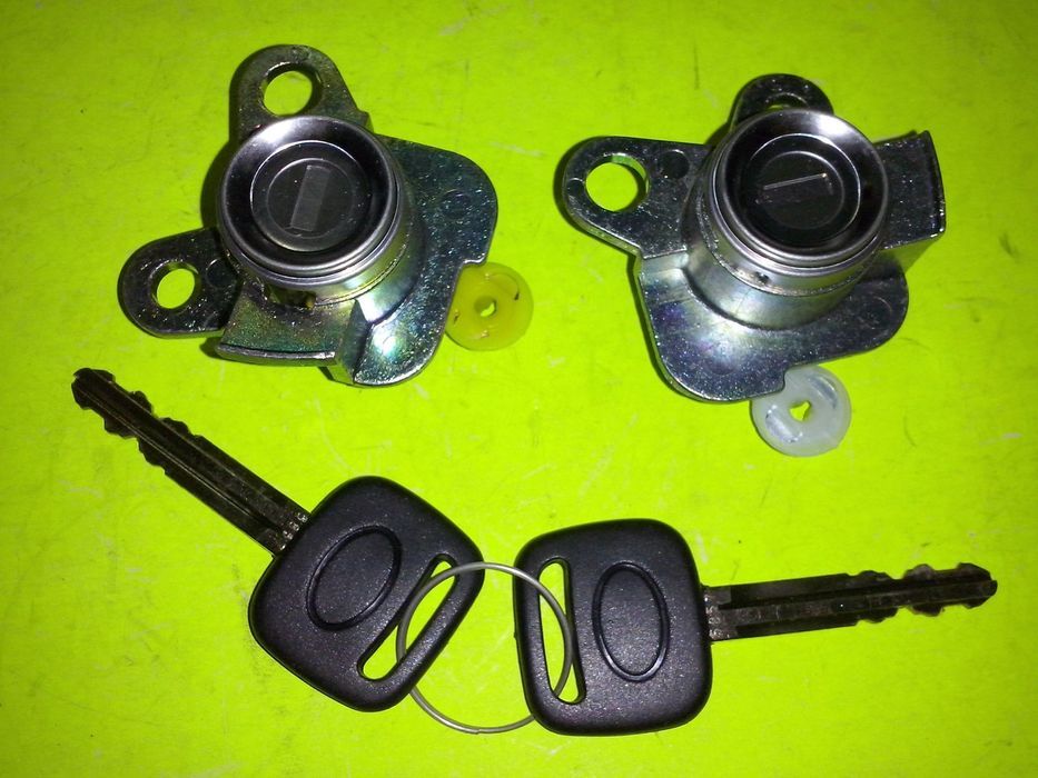 Kit de fechos das portas com chaves Toyota Corolla E110 E111 NOVOS