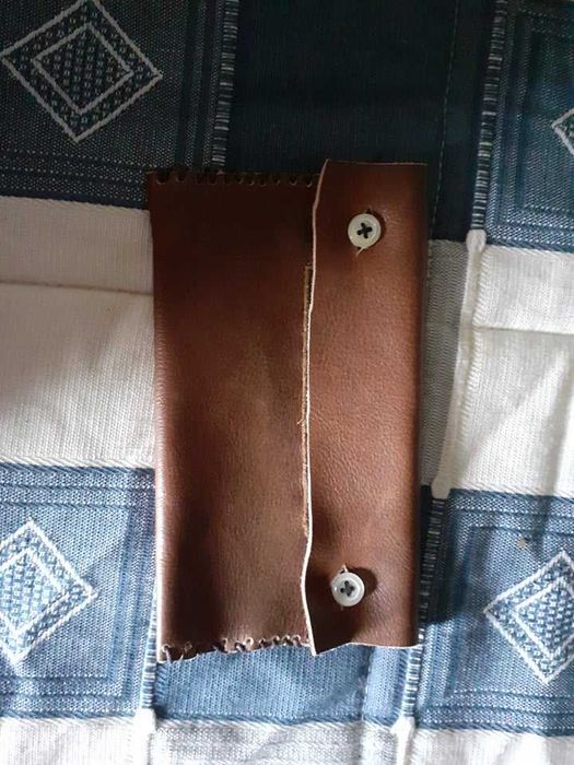 Bolsa em couro feita à mão