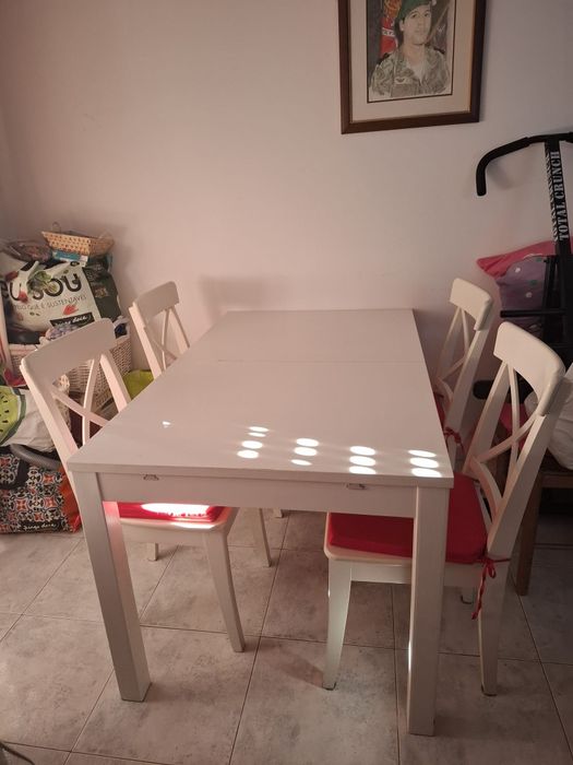 mesa de jantar + 4 cadeiras