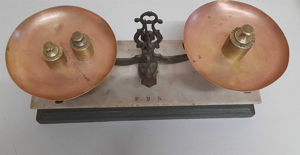 Balança bastante antiga