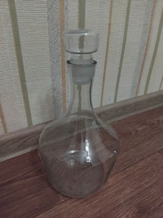 Графин из стекла