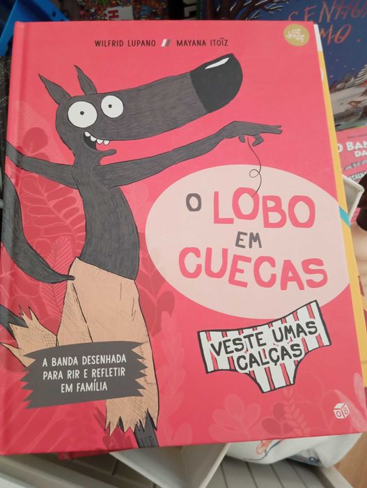 O lobo em cuecas veste umas calças