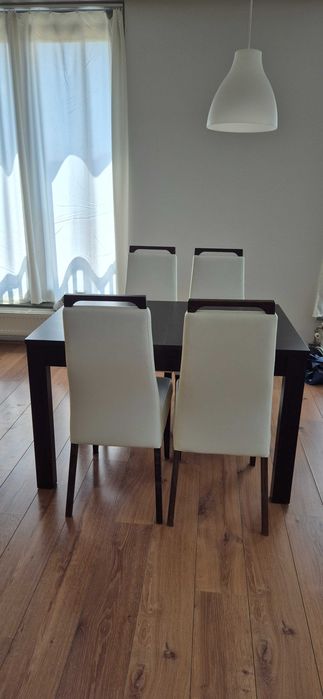 Stół rozkładany z 4 krzesłami
