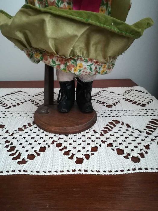 Boneca antiga de porcelana