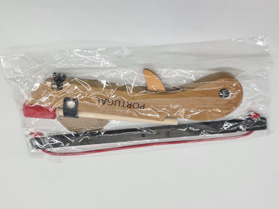 Besta de brinquedo em madeira - nova