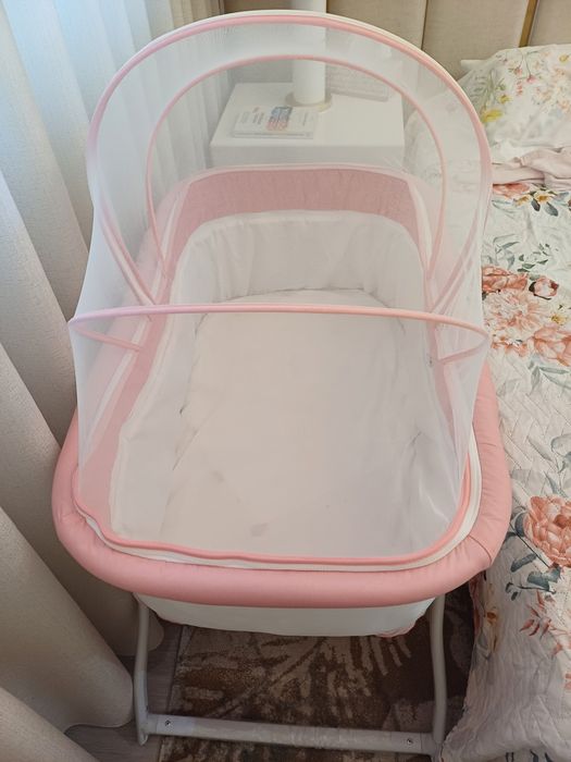 Berço de bebé menina
