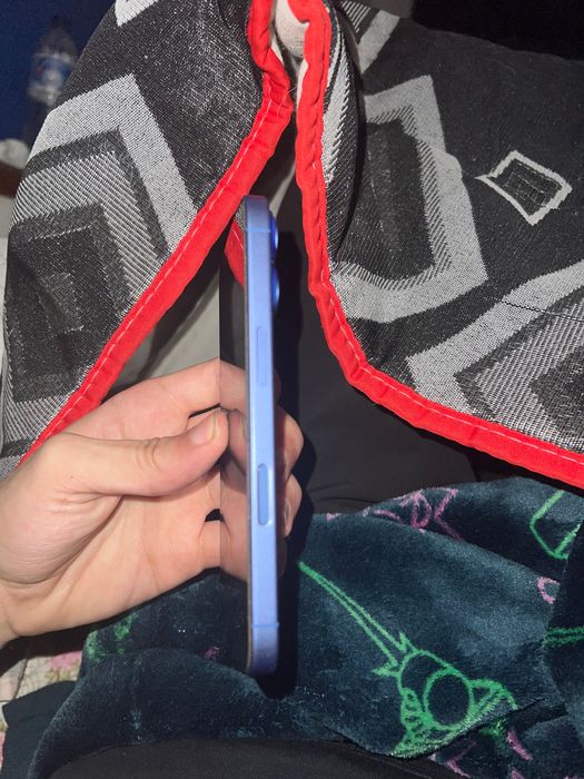 iPhone 16 azul  como novo