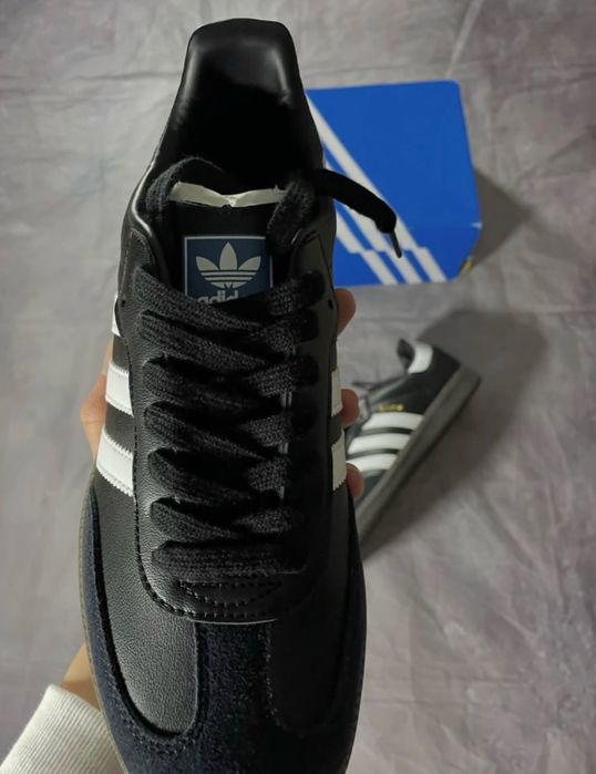 Adidas Samba.