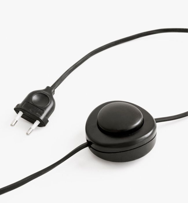 Candeeiro de pé marmoreado com abajour em linho