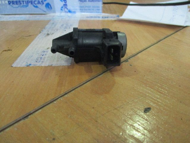 Válvula controlo de ar VOLKSWAGEN Passat (3B3)