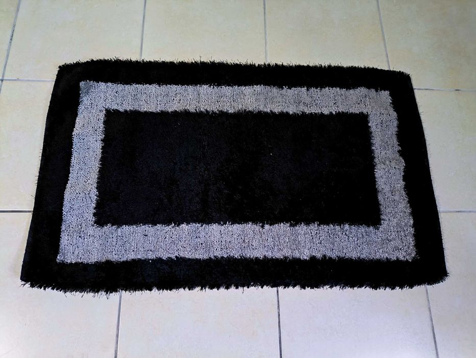 Tapete Pêlo Comprido Preto e Cinzento (113x67cm)