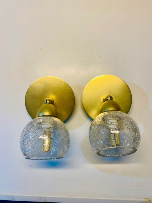 Dois candeeiros de parede