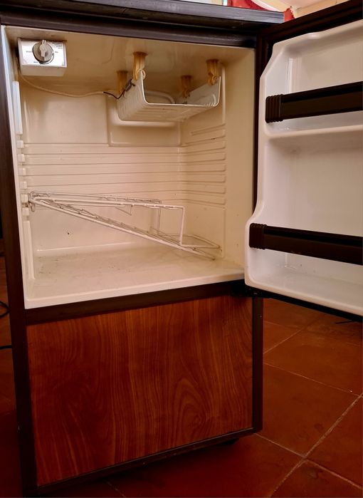 Frigorífico mini-bar madeira