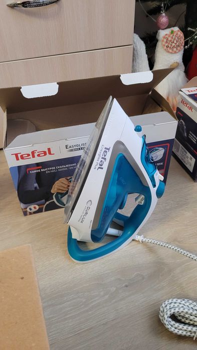 Праска Tefal Easygliss Plus FV5718E0 НОВА