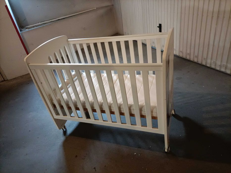 Cama de bebé Trama