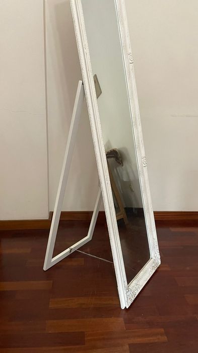 Espelho de pé branco