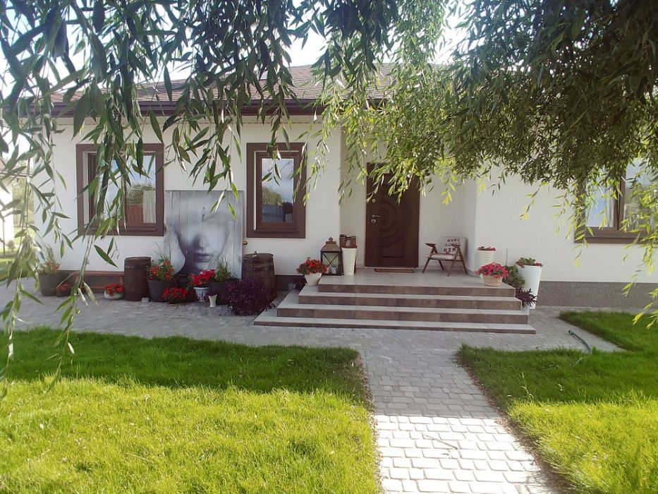 Продаж ділянки з виходом на  озеро на р. Десна. с. Новосілки Вишгород