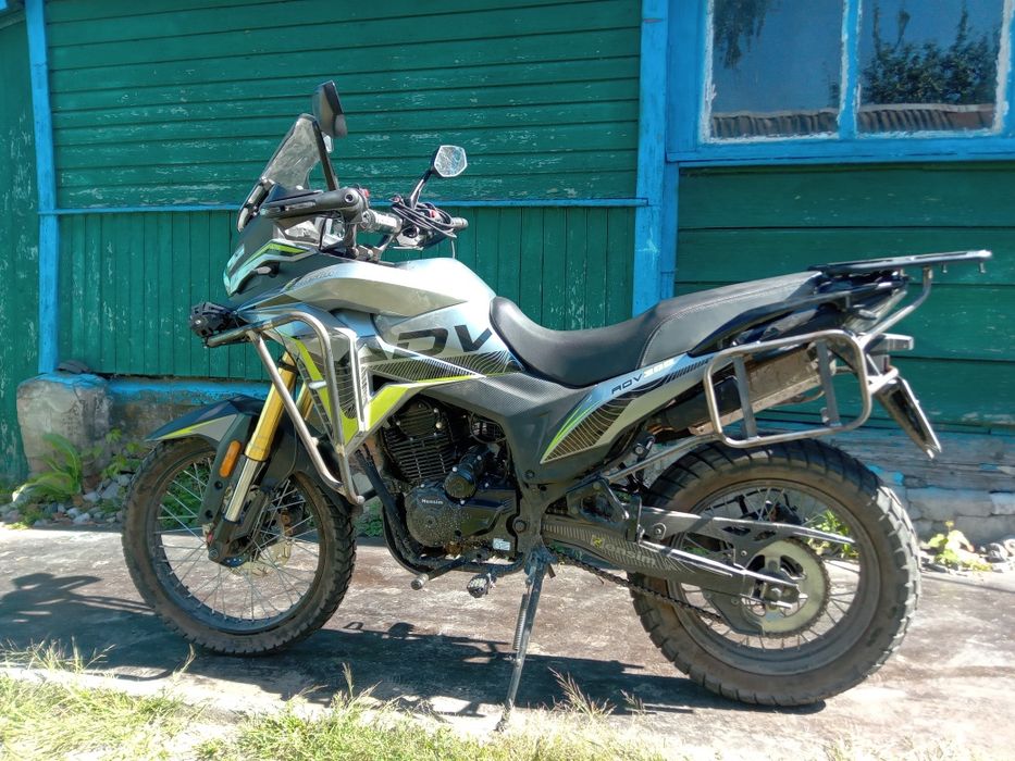 Hensim ADV 300. Mustang GT 250. Рамки під сумки або кофри