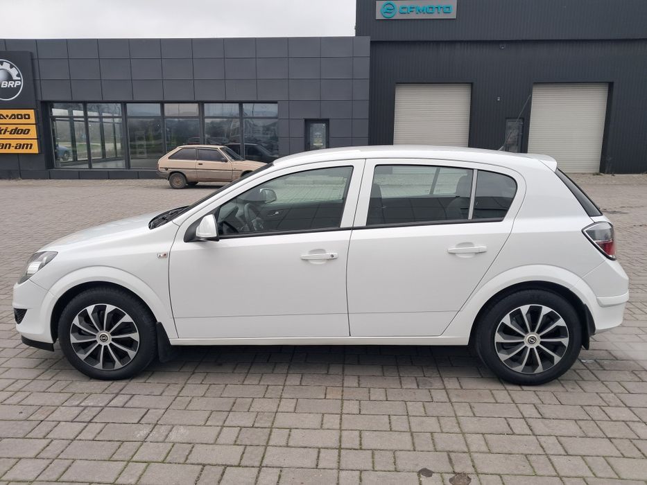 Опель Астра 2012г. автомат