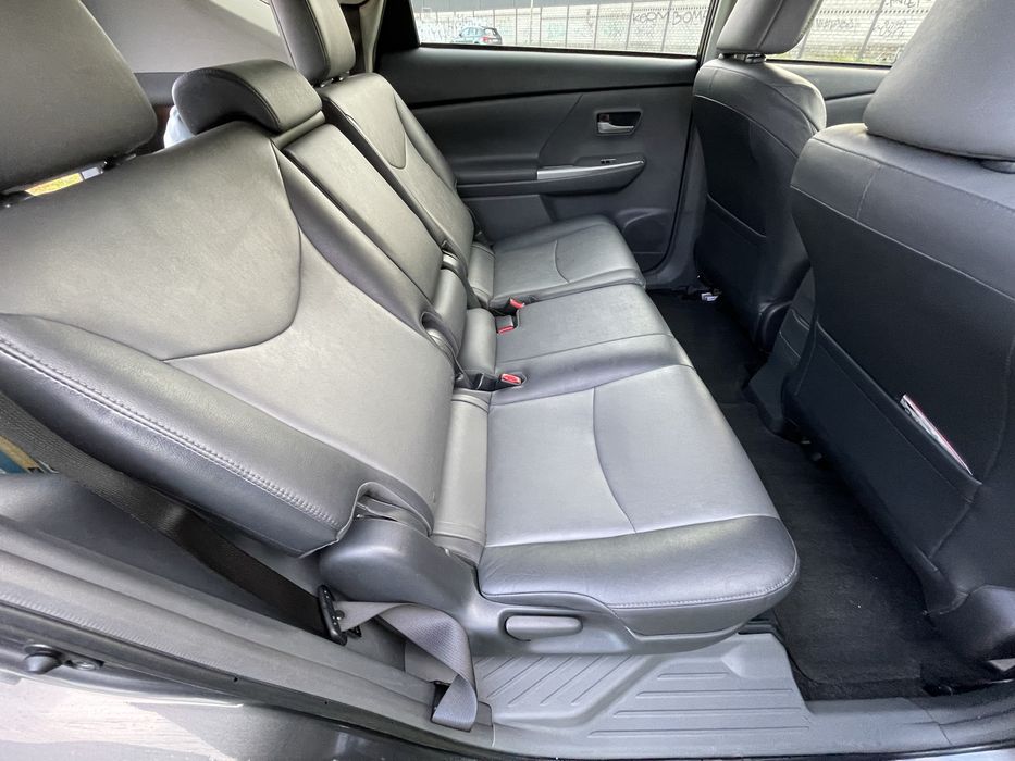 Toyota Prius +V газ  2012 .11  новая батарея