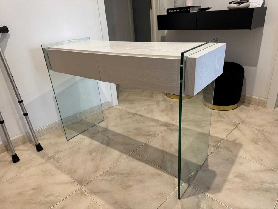 Móvel de entrada branco lacado e vidro