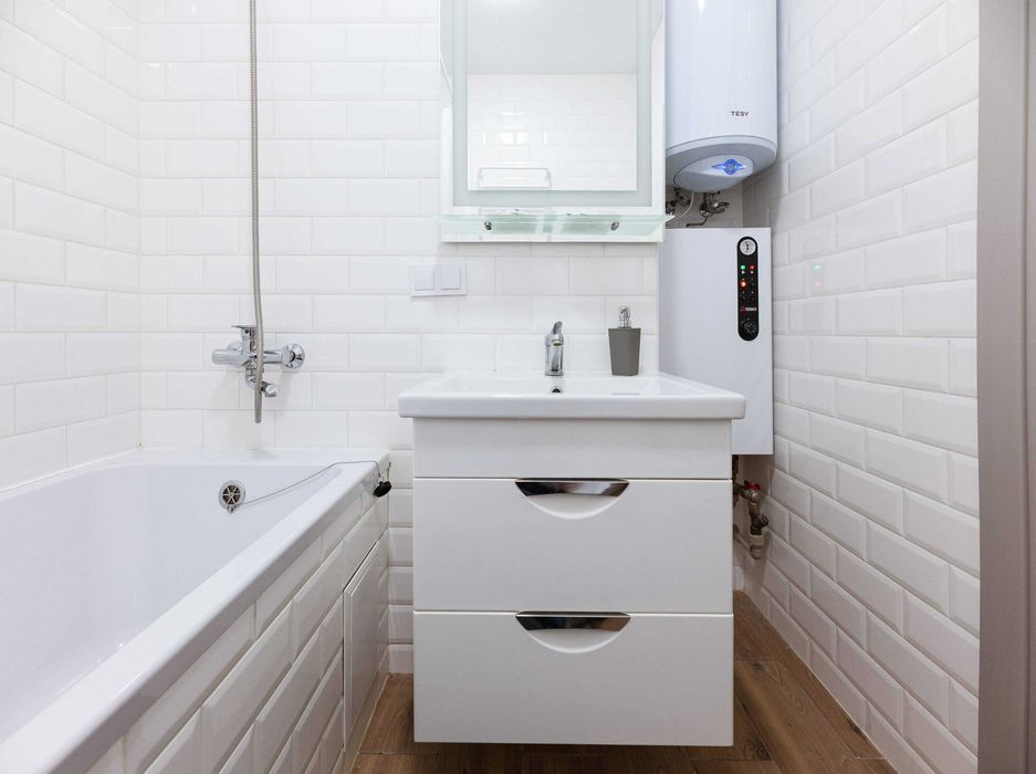 Подобова оренда студії, біля метро, Бажана 17Б. Є укриття.