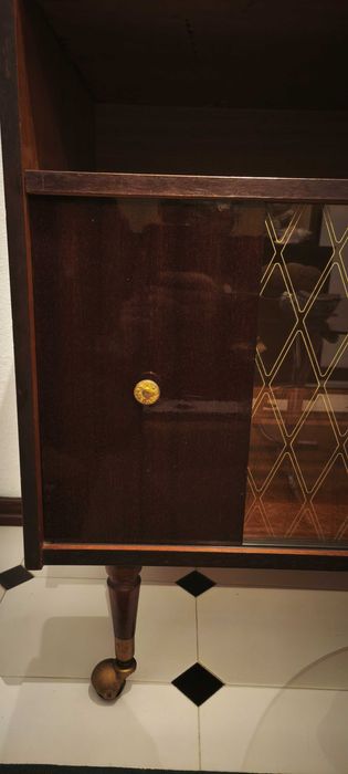 Móvel Antigo / Aparador - Vidro e Madeira