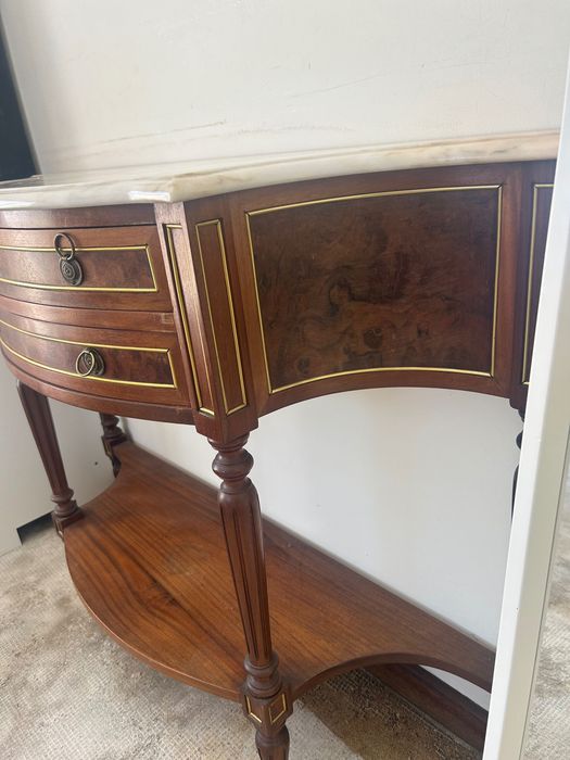 Aparador com pedra em mármore elegante