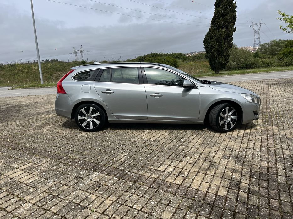 Volvo V60 D6 Híbrido Diesel  Valor negociavel!