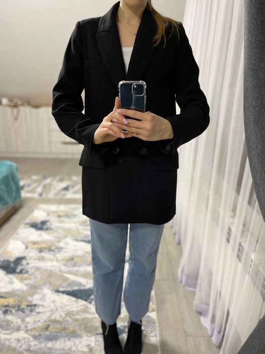 Піджак ZARA ( чорного кольору)