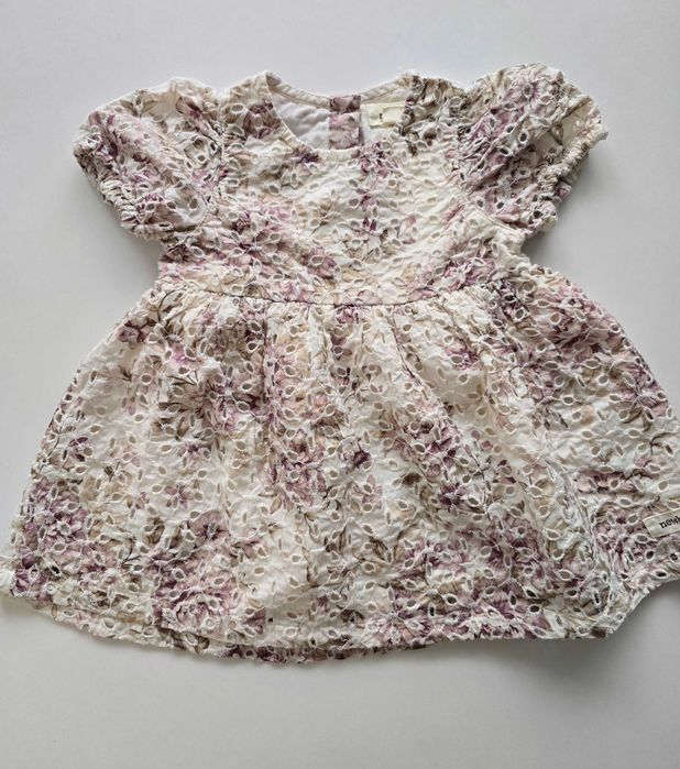 Ażurowa sukienka Newbie kwiaty